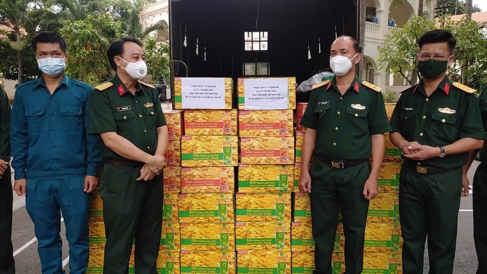 Tân Hiệp Phát tặng 100 suất quà tới cựu thanh niên xung phong Yên Bái, Hải Phòng