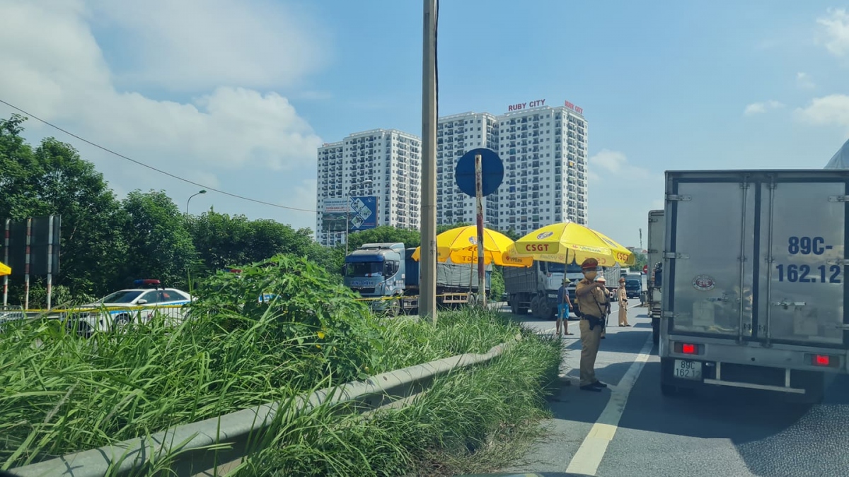 Ảnh nhiều xe vào hà nội phải quay đầu, cao tốc pháp vân- cầu giẽ ùn tắc hình ảnh 14 Anh nhieu xe vao ha noi phai quay dau, cao toc phap van- cau gie un tac hinh anh 14