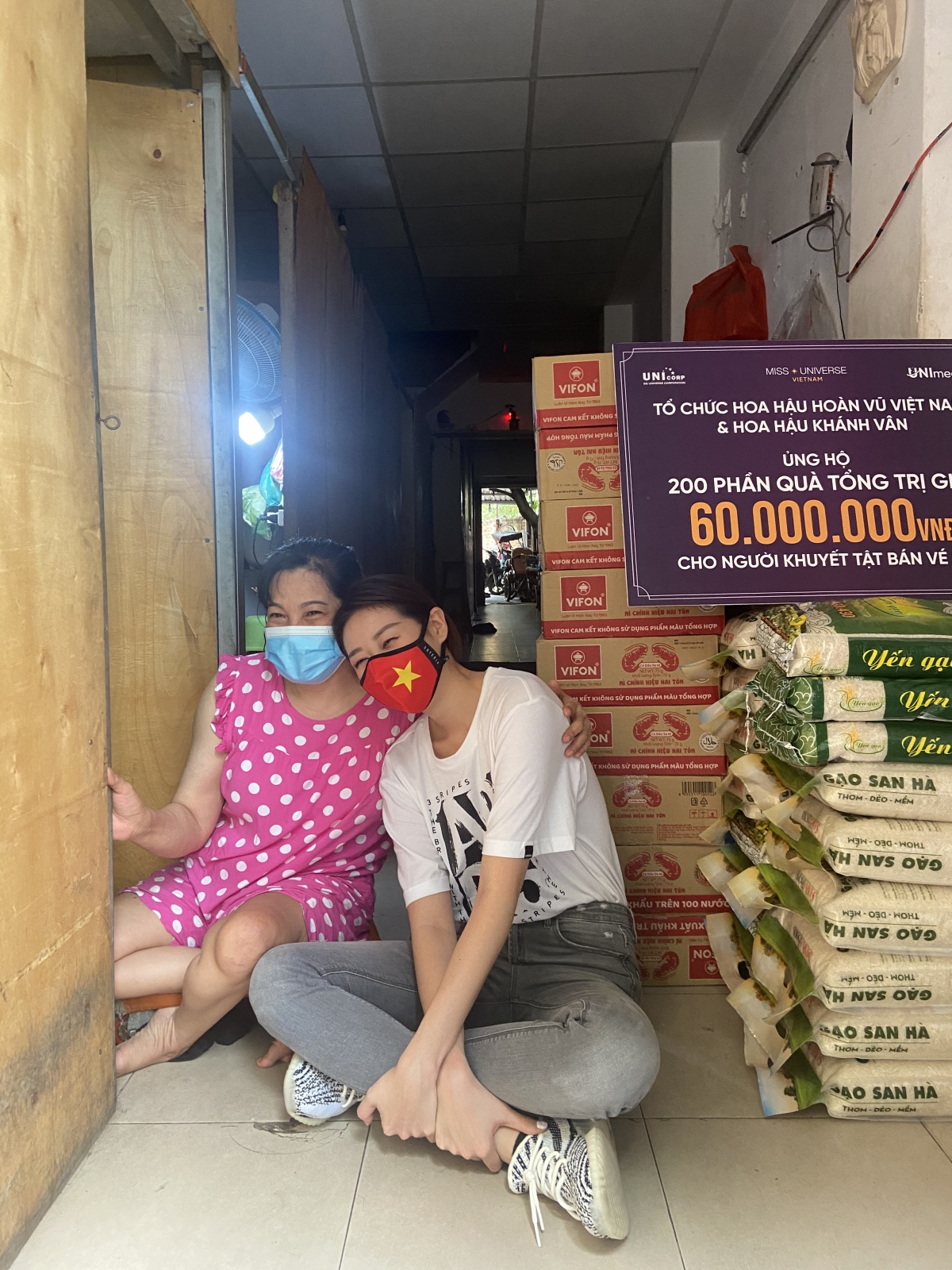 Hoa hậu Khánh Vân nhằm san sẻ khó khăn với bà con lao động nghèo bị ảnh hưởng bởi dịch Covid-19 tại TP.HCM