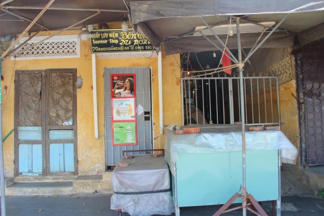 hoi an ancient town on first day of social distancing order picture 11