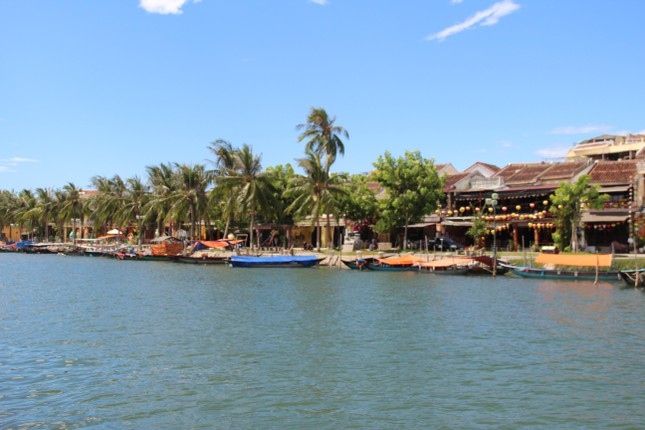 hoi an ancient town on first day of social distancing order picture 15