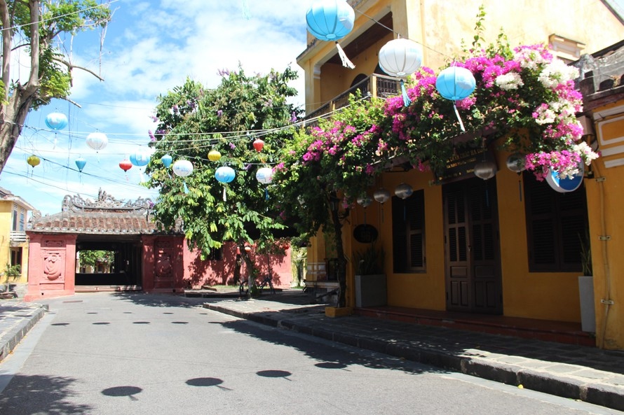 hoi an ancient town on first day of social distancing order picture 1