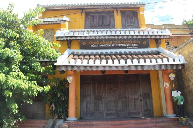 hoi an ancient town on first day of social distancing order picture 9