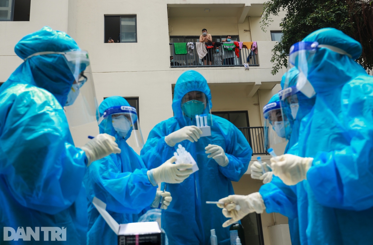 Photos reveal inside of largest-ever field hospital in HCM City
