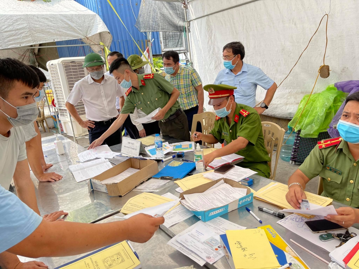 go diem nong un tac keo dai tai loi vao cua ngo thu do va hai phong hinh anh 4