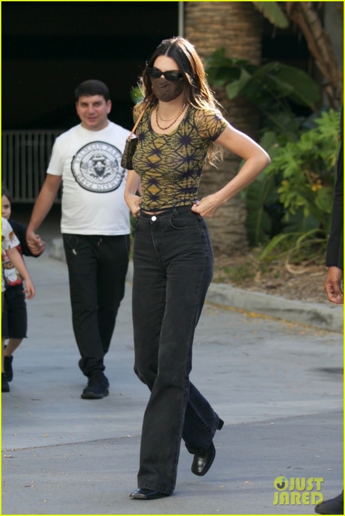 kendall jenner goi cam den du show dien cua jacquemus la montagne hinh anh 6