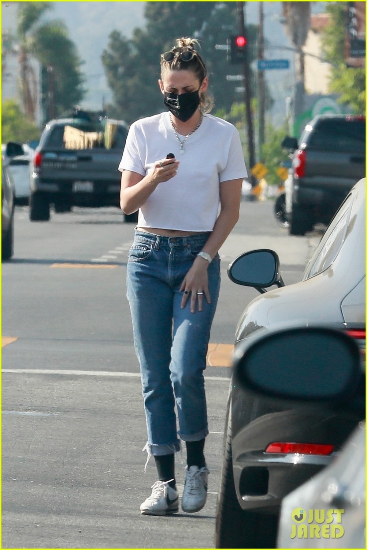 kristen stewart phoi do ca tinh khi di mua sam o los angeles hinh anh 7