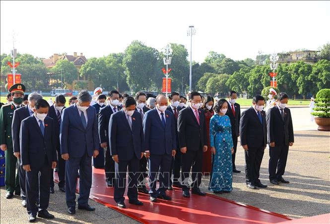 lanh dao Dang, nha nuoc dat vong hoa, tuong niem cac anh hung liet sy hinh anh 3