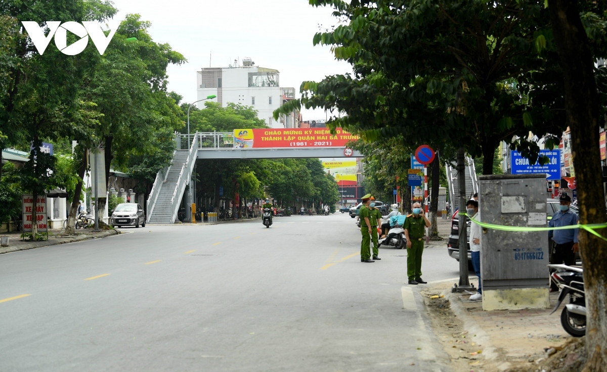 hanoi lung hospital put in lockdown to control covid-19 pandemic picture 8