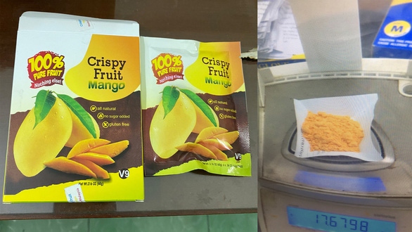 Loại ma túy mới tên Bromazepam ngụy trang trong gói nilông có dòng chữ "Crispy Fruit Mango", còn gọi là nước xoài, trong chứa bột màu vàng