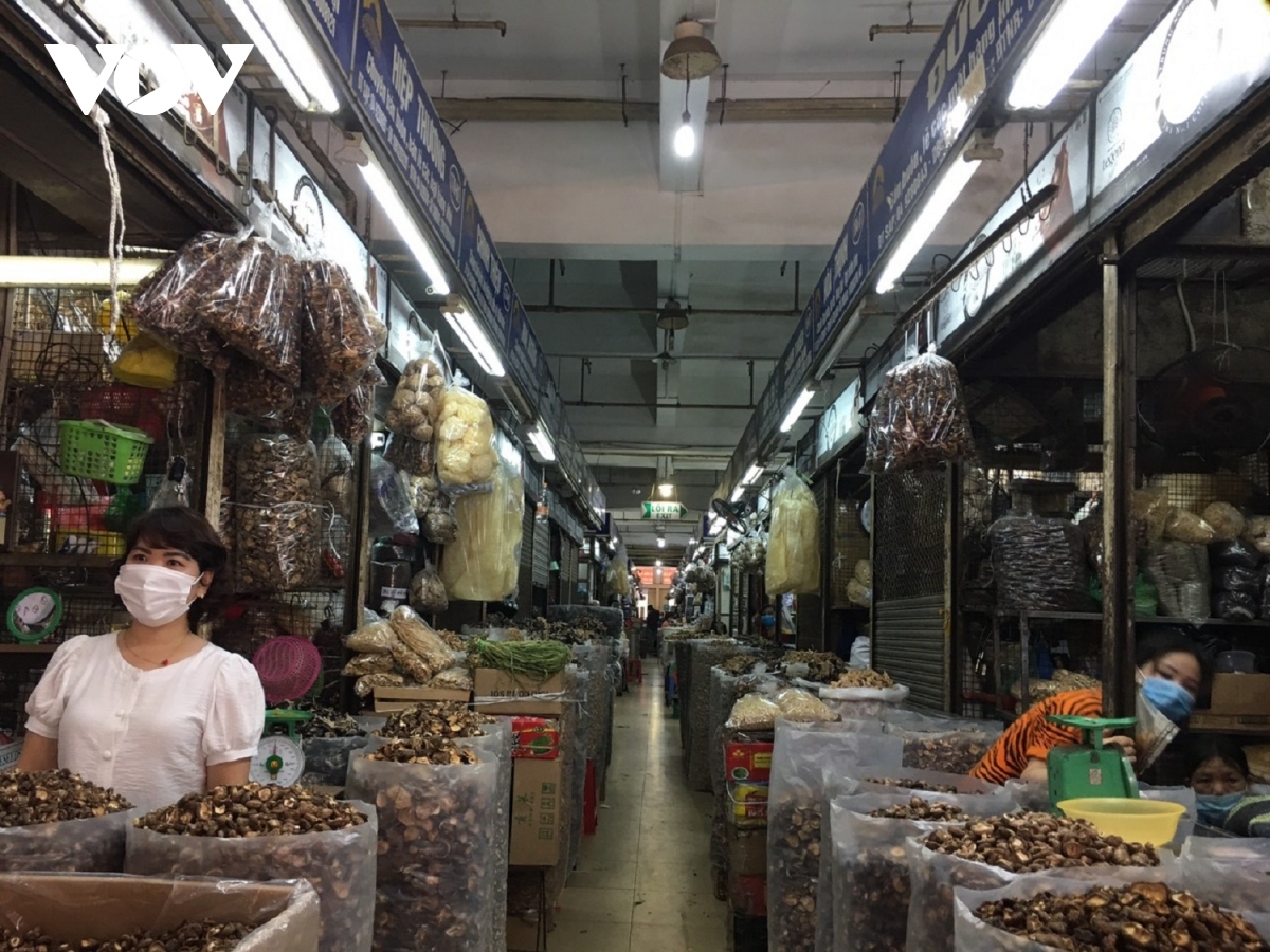 hanoi s largest wholesale market left deserted amid covid-19 threats picture 11