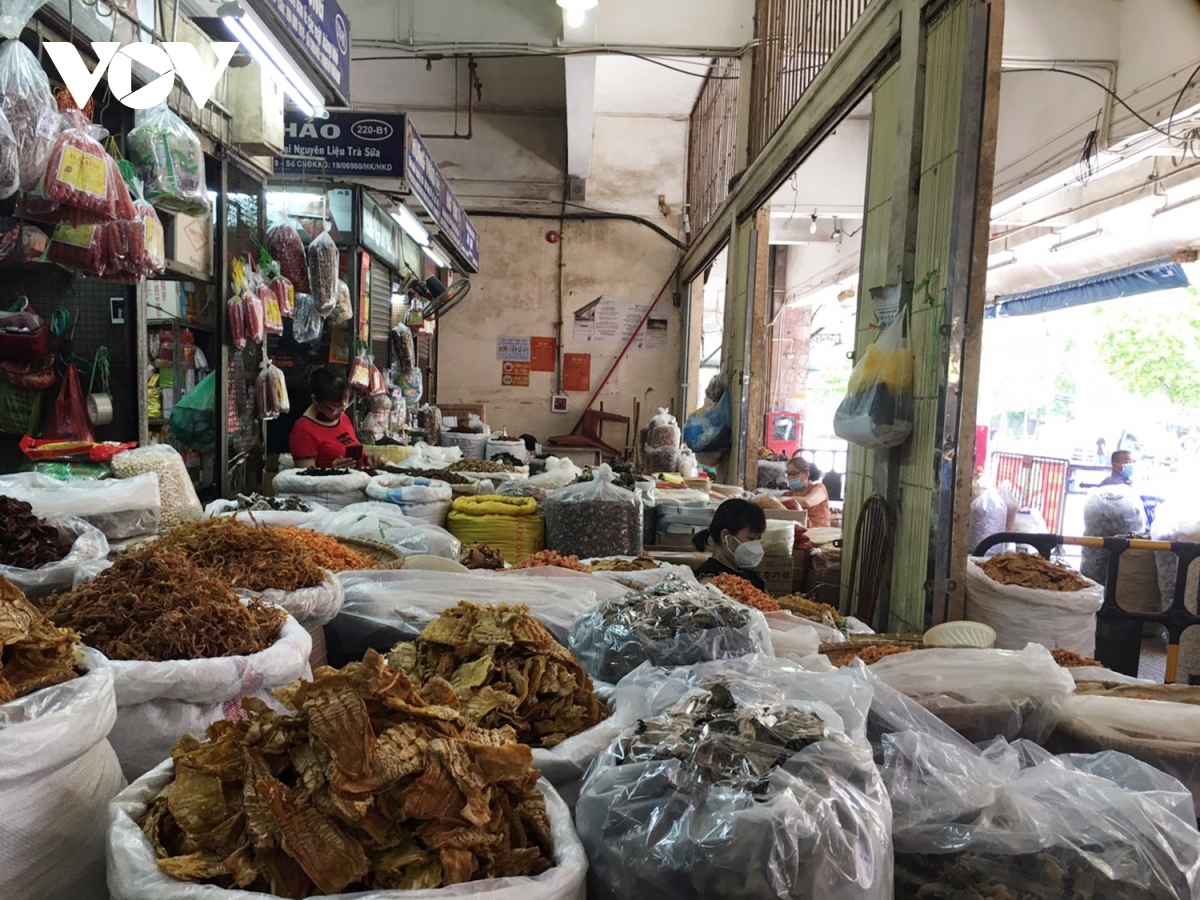 hanoi s largest wholesale market left deserted amid covid-19 threats picture 12