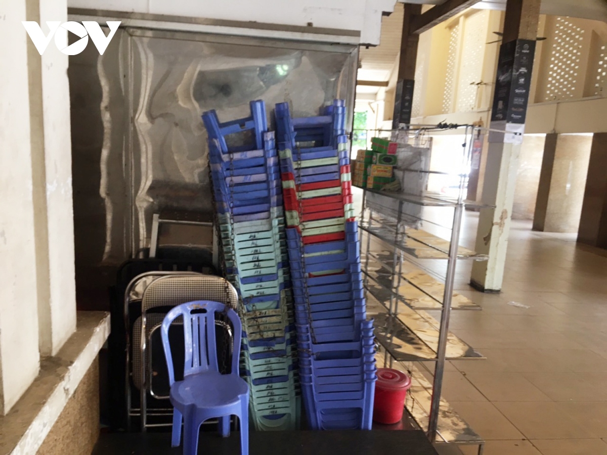 hanoi s largest wholesale market left deserted amid covid-19 threats picture 9