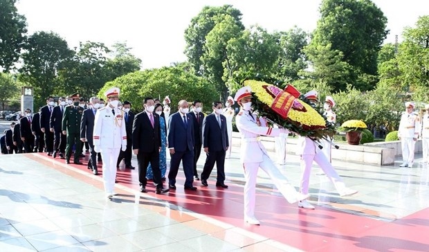 party, state leaders pay tribute to heroic martyrs picture 1