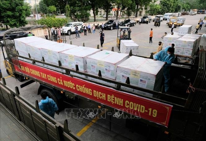 1.5 million doses of moderna vaccines arrive in vietnam picture 6