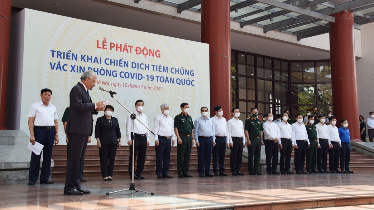 vietnam launches largest-ever covid-19 vaccination campaign picture 1