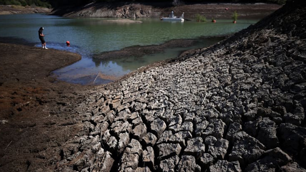 Nước hồ khô cạn ở bang California (Mỹ). (Ảnh chụp hôm 21/4/2021 - Nguồn: Getty Images)
