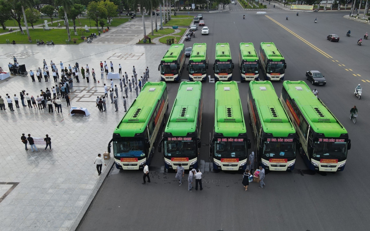 Quảng Nam: 10 xe ô tô xuất phát vào thành phố Hồ Chí Minh đón người dân