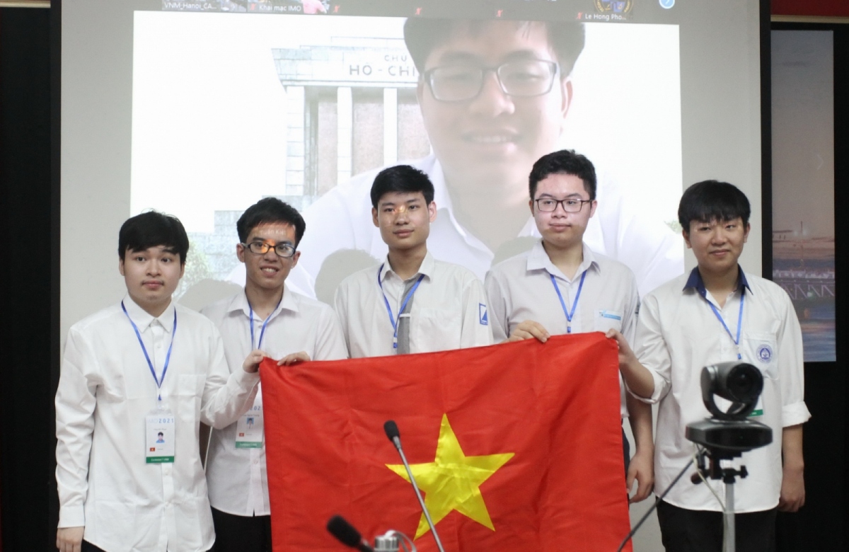 Vietnamese team at the International Mathematical Olympiad 2021