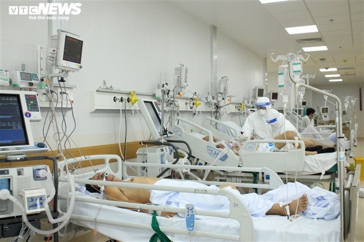 inside hcm city hospital for critically ill covid-19 patients picture 4