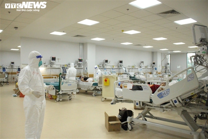 inside hcm city hospital for critically ill covid-19 patients picture 5