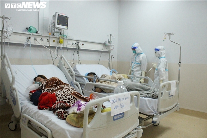 inside hcm city hospital for critically ill covid-19 patients picture 6