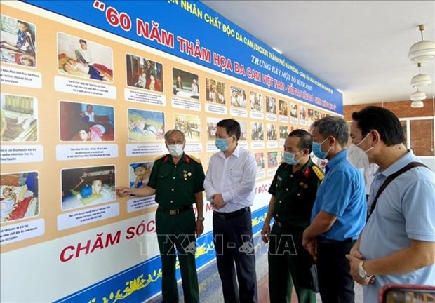 photo exhibition sheds light on ao dioxin disaster in vietnam picture 1