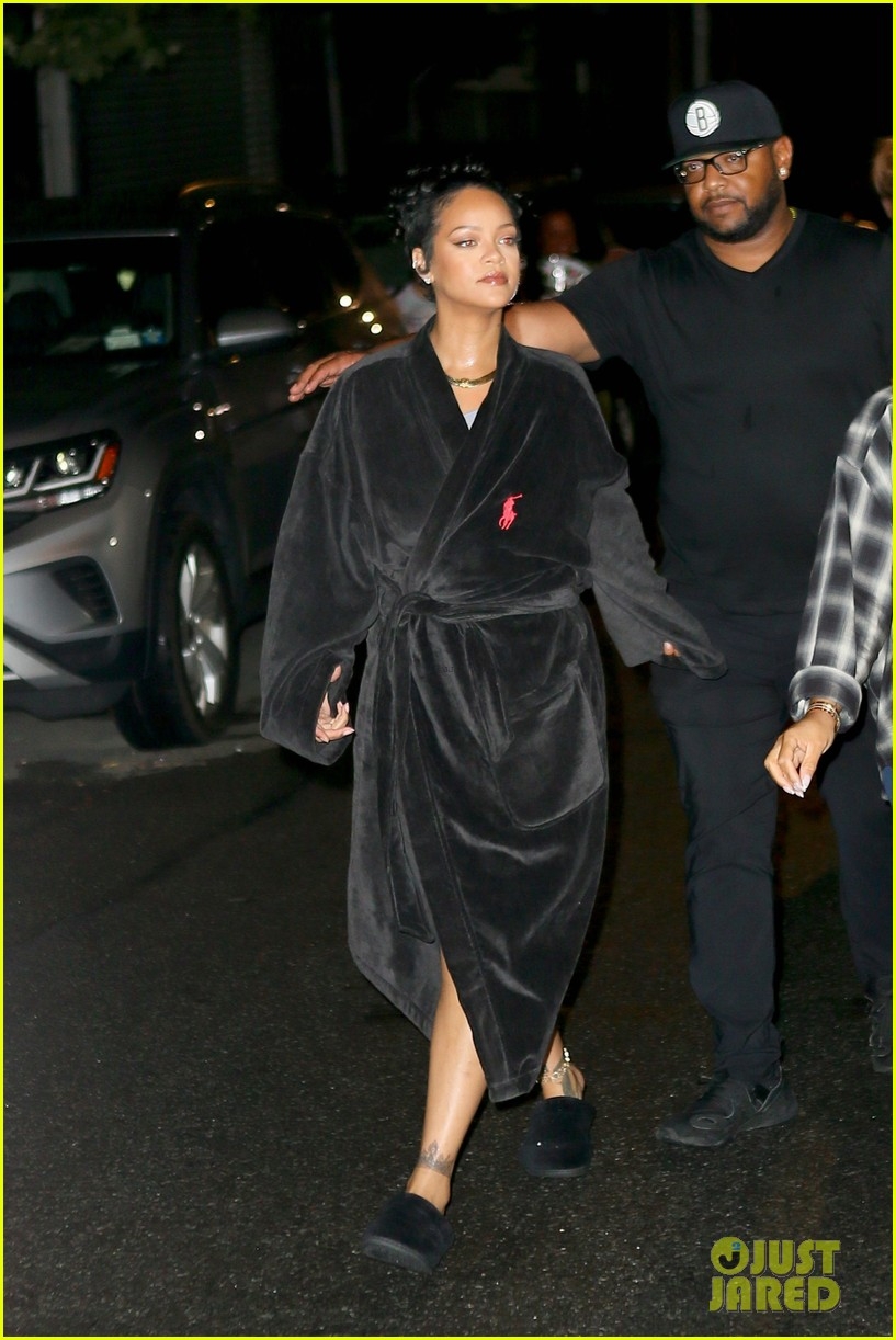 rihanna tai xuat khac la tren phim truong hinh anh 4