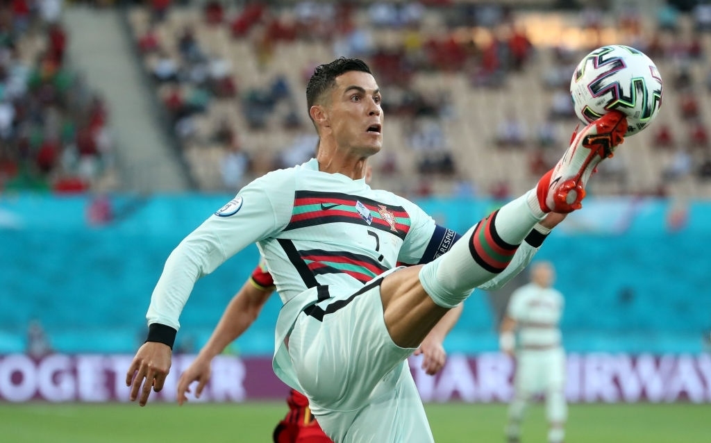 ronaldo lien tiep nhan tin vui trong cuoc dua vua pha luoi euro 2021 hinh anh 1