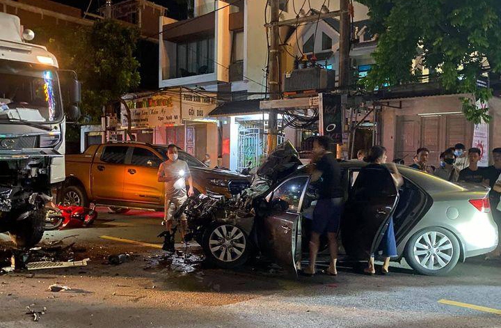 tai nan lien hoan o hai phong, 1 nguoi tu vong tai cho hinh anh 1