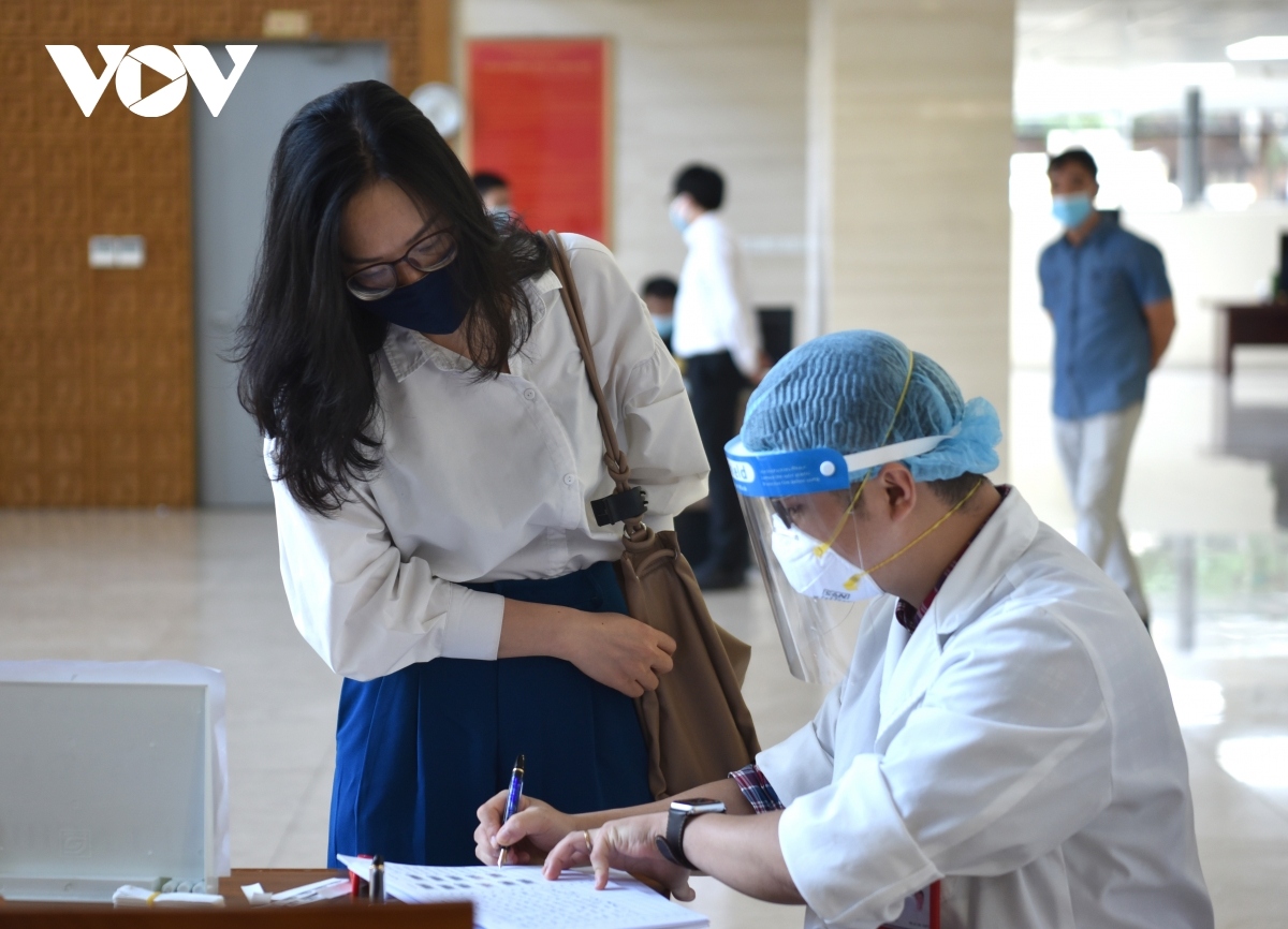 reporters undergo covid-19 test ahead of na session picture 3