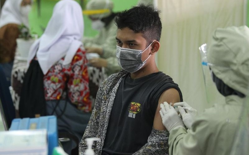 indonesia bat dau tiem chung covid-19 cho tre em, nhan vaccine tu nhat-australia-my hinh anh 1