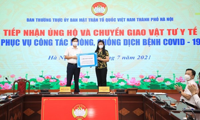 mttq ha noi tiep nhan ung ho hon 1,6 ty dong phong, chong dich covid-19 hinh anh 1