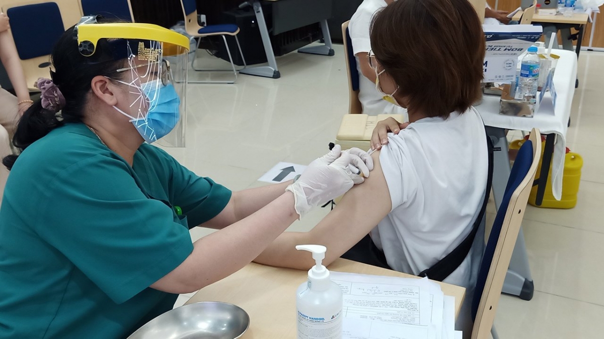 TP.HCM đang tăng tốc tiêm vaccine Covid-19 cho người dân