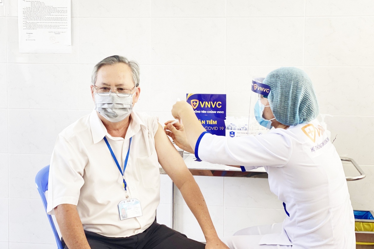 Lô vaccine được chuyển giao phi lợi nhuận cho Bộ Y tế để ưu tiên tiêm cho người dân ở vùng có dịch. (VNVC)