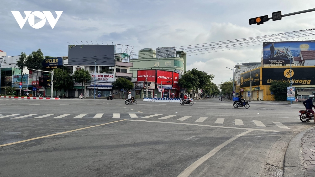 vung tau city left deserted on first day of social distancing picture 10