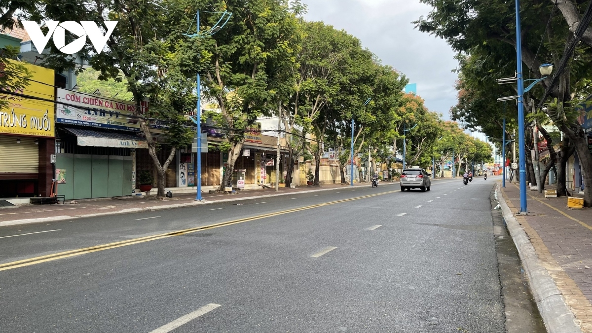 vung tau city left deserted on first day of social distancing picture 2