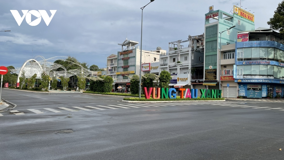 vung tau city left deserted on first day of social distancing picture 4