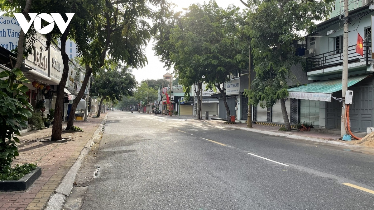 vung tau city left deserted on first day of social distancing picture 6