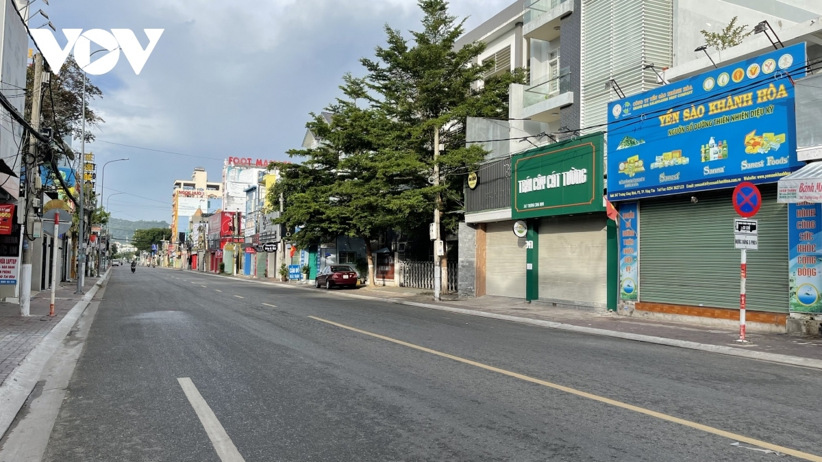 vung tau city left deserted on first day of social distancing picture 8