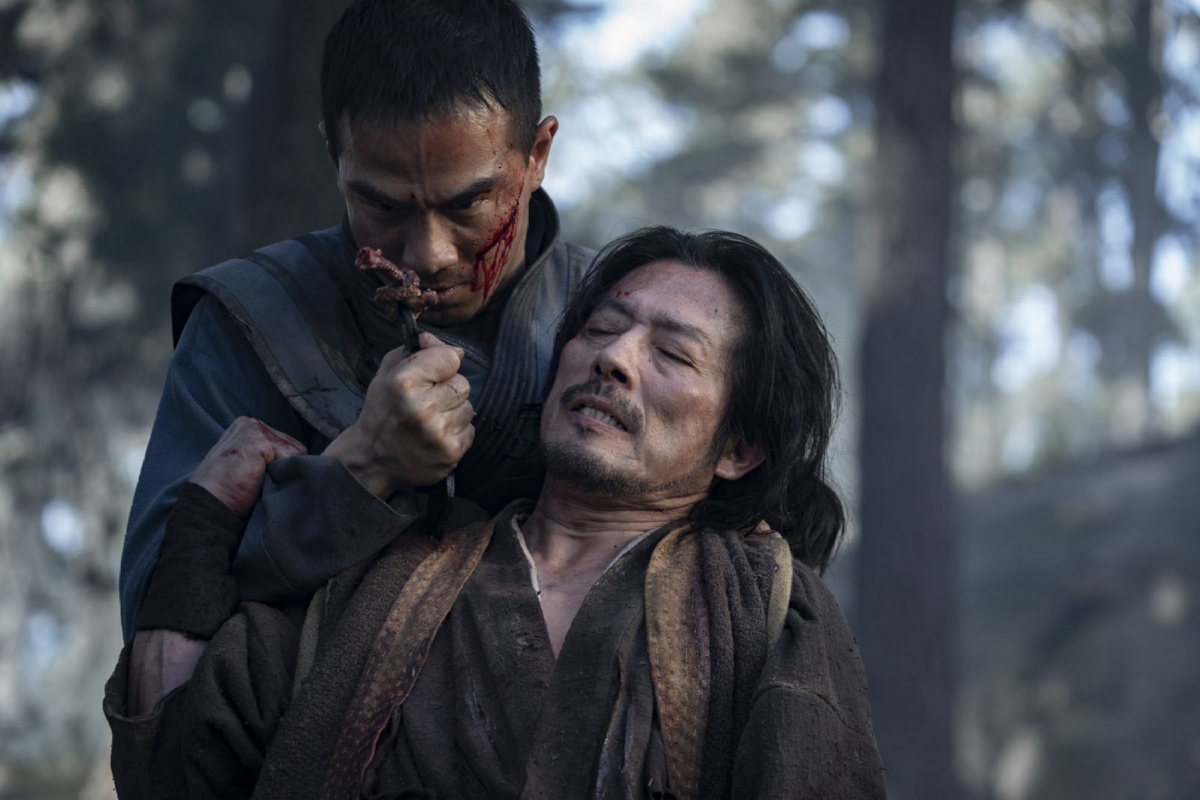 Joe Taslim (trái) và Hiroyuki Sanada trong một phân cảnh từ "Mortal Kombat".