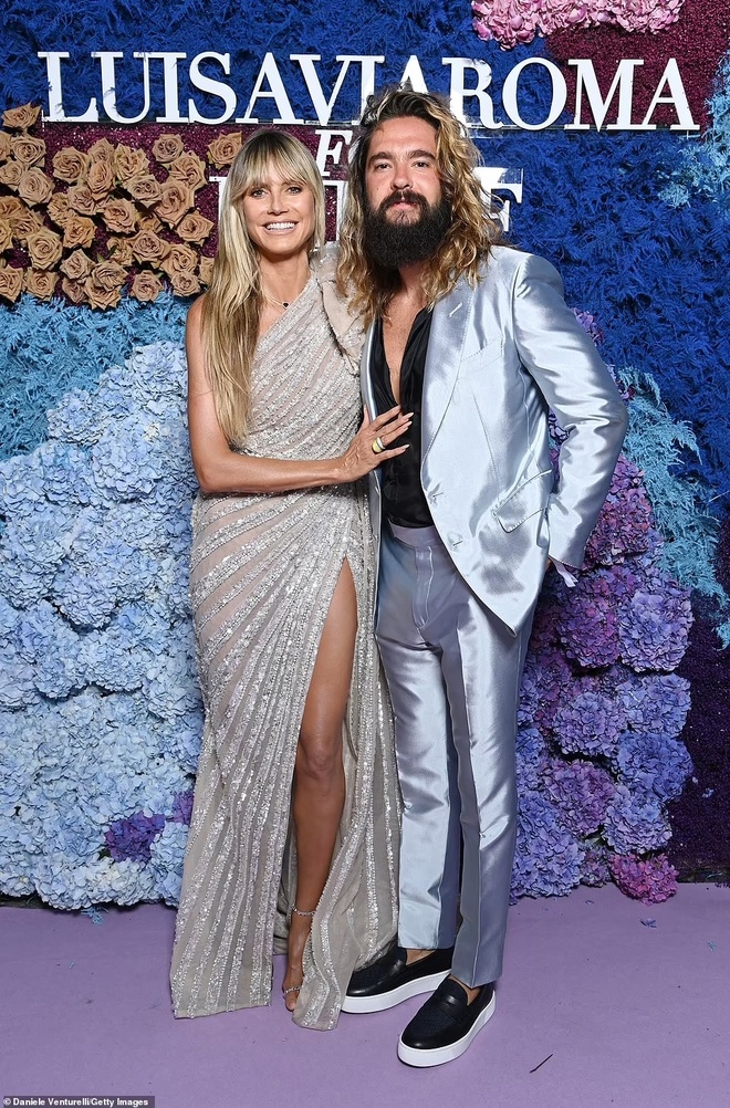 sieu mau noi y heidi klum dien vay xe cao ben chong kem 16 tuoi hinh anh 1