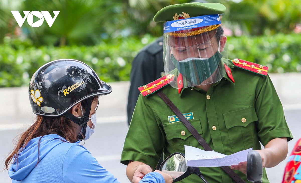 Ảnh: 6 tổ "cơ động mạnh" ở Hà Nội xử lý hàng loạt trường hợp vi phạm