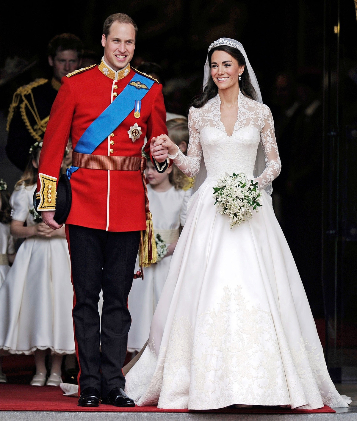 Tiết lộ 10 điều bí mật đằng sau trang phục cưới của công nương nước Anh Kate  Middleton  Làm cha mẹ