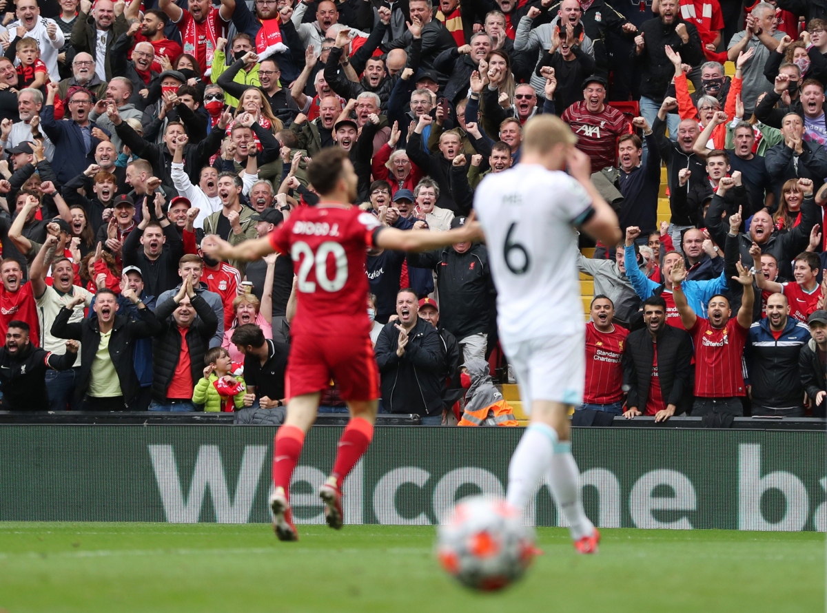 ky luc gia salah bi var tu choi ban thang, liverpool thang nhe 2-0 truoc burnley hinh anh 10