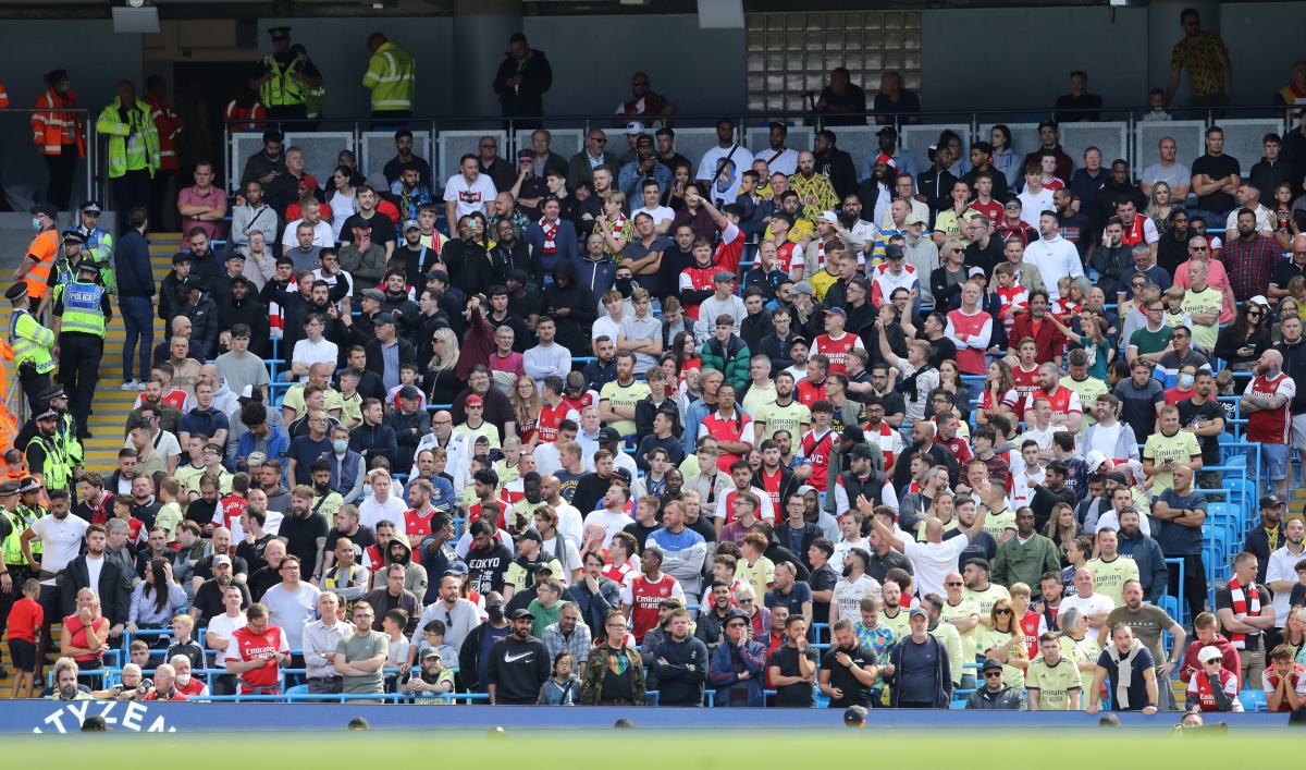 co dong vien arsenal an mung cuong nhiet khi man city ghi ban hinh anh 1