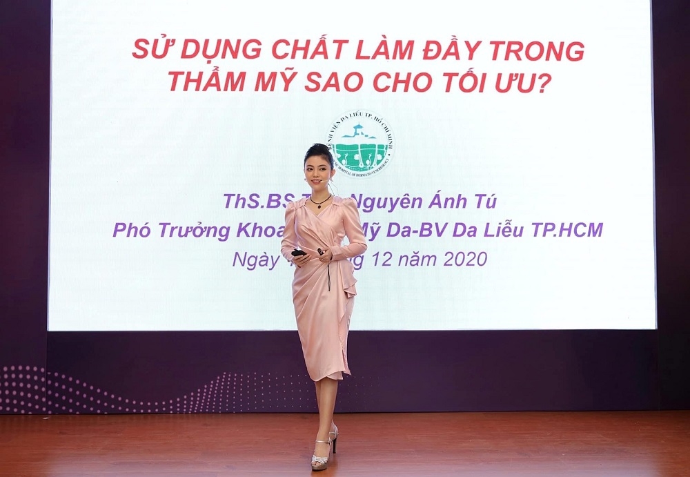 Cô thường xuyên xuất hiện trên báo đài và các diễn đàn để tư vấn, chia sẻ chuyên môn