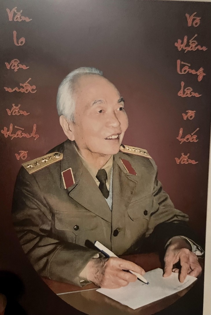 Dai ta tran huy khuong va 3000 buc anh ve Dai tuong vo nguyen giap hinh anh 4