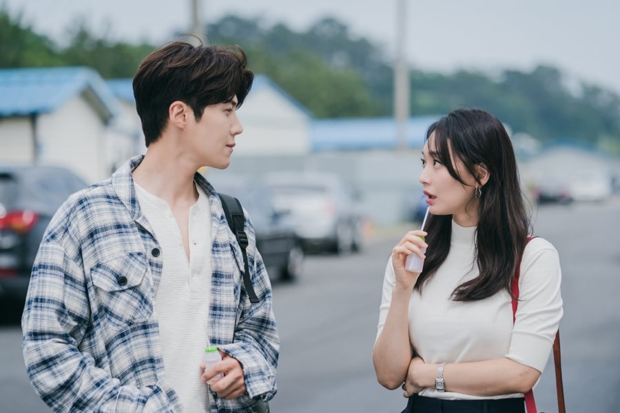 Kim Sun-ho và Shin Min-a trong "Hometown Cha-Cha-Cha". Nguồn: Soompi