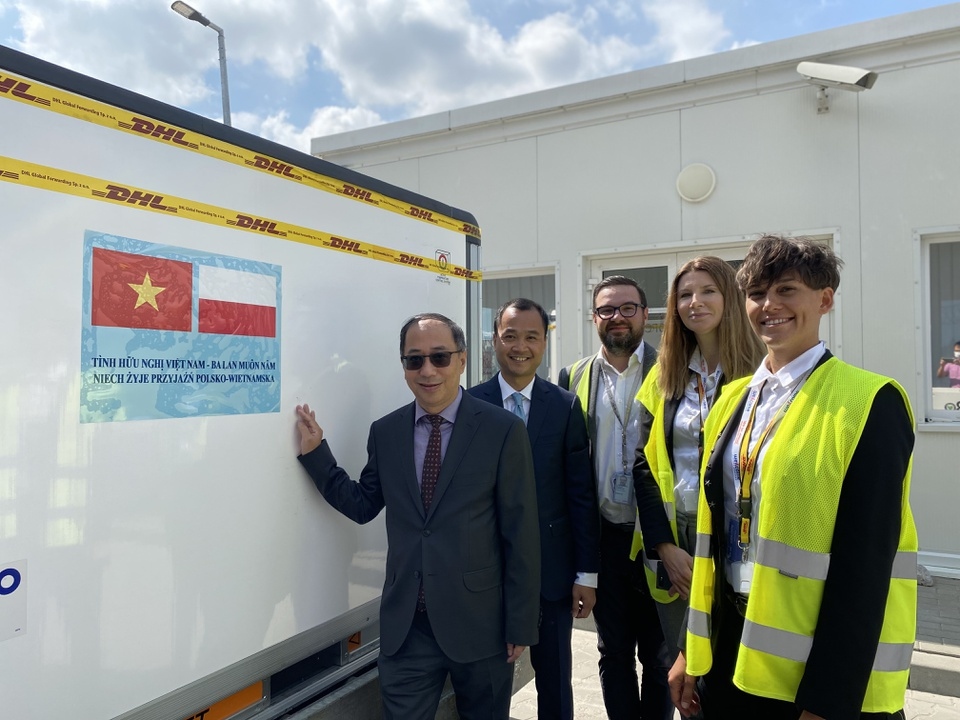 vietnam receives covid-19 vaccine delivery from poland picture 1